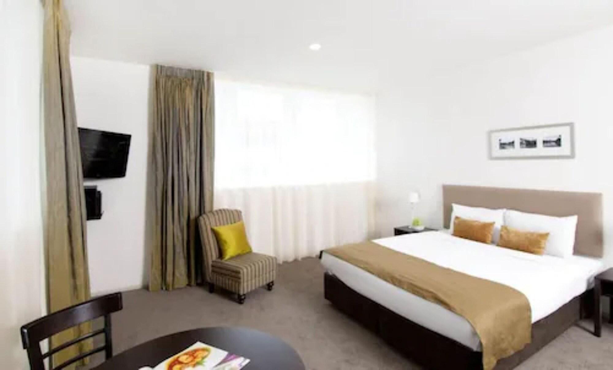 Quest On London Aparthotel Hamilton Exterior photo