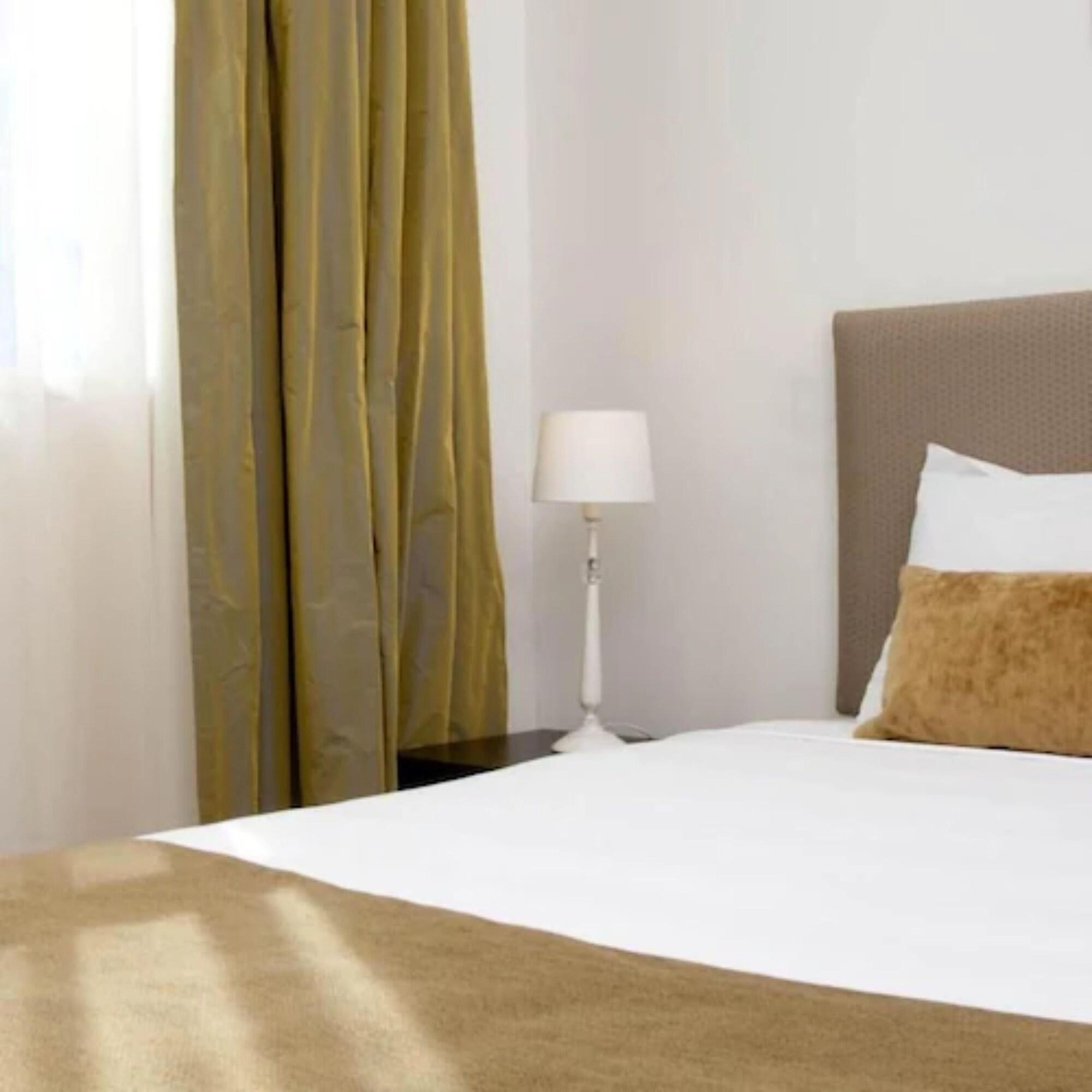 Quest On London Aparthotel Hamilton Exterior photo
