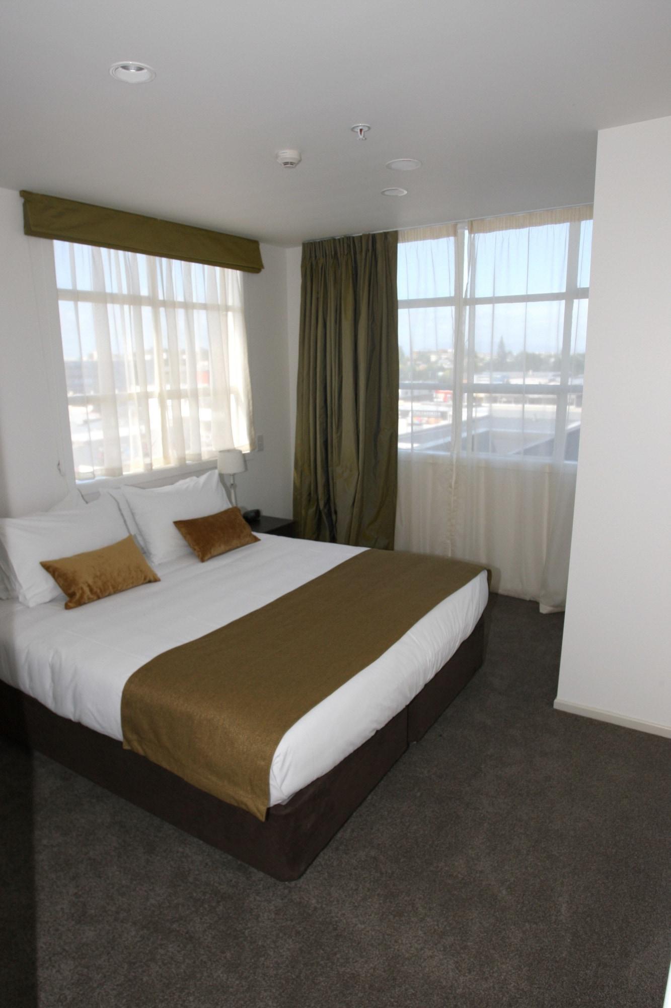 Quest On London Aparthotel Hamilton Exterior photo