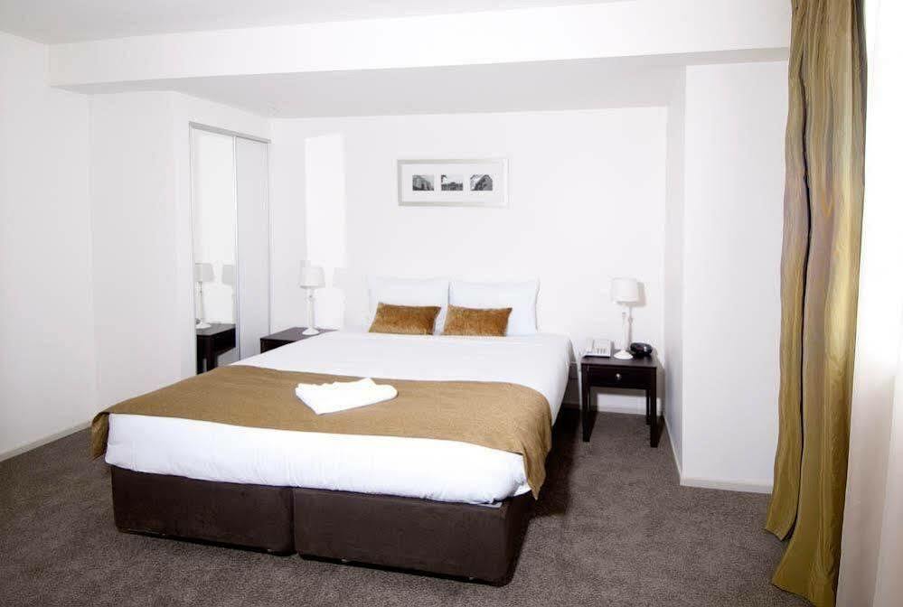 Quest On London Aparthotel Hamilton Exterior photo